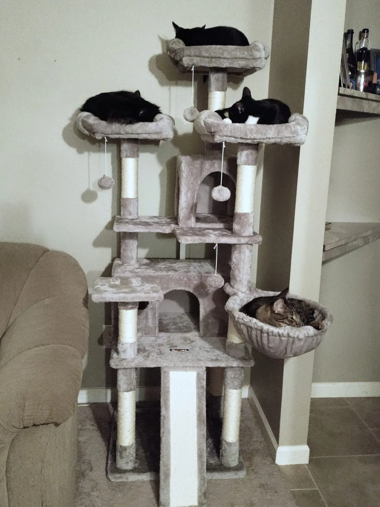 Cat Tree, Large Cat Tower, Cat Condo with Scratching Posts, 2 Caves, 3 Plush Perches, Activity Center, 67.7"